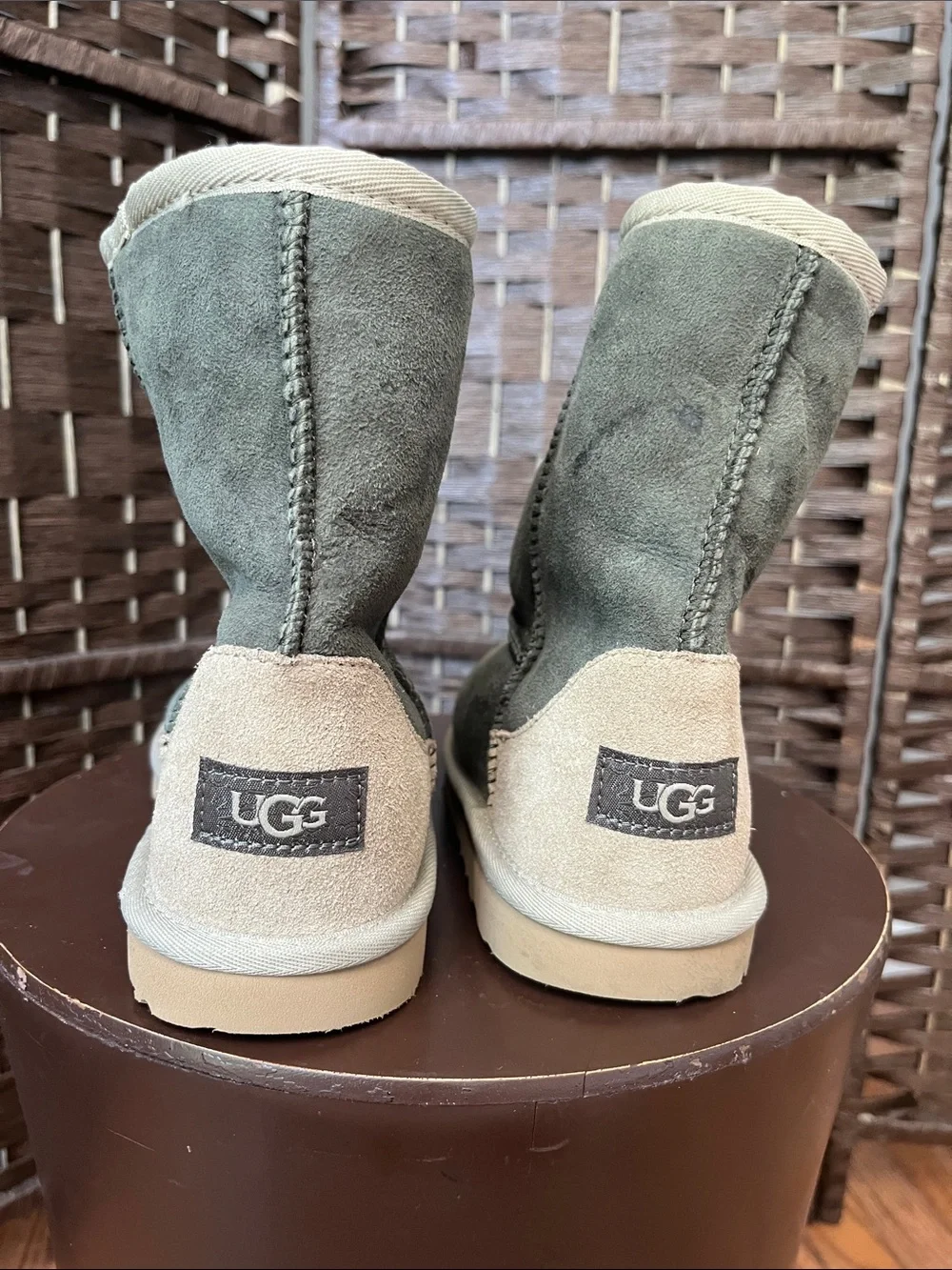 UGG Classic II big Kids Sz 4 Olive And Gray Sheepskin Lined Cozy